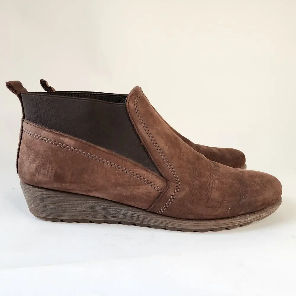 The FLEXX Brown Suede Ankle Booties‎ Size 8